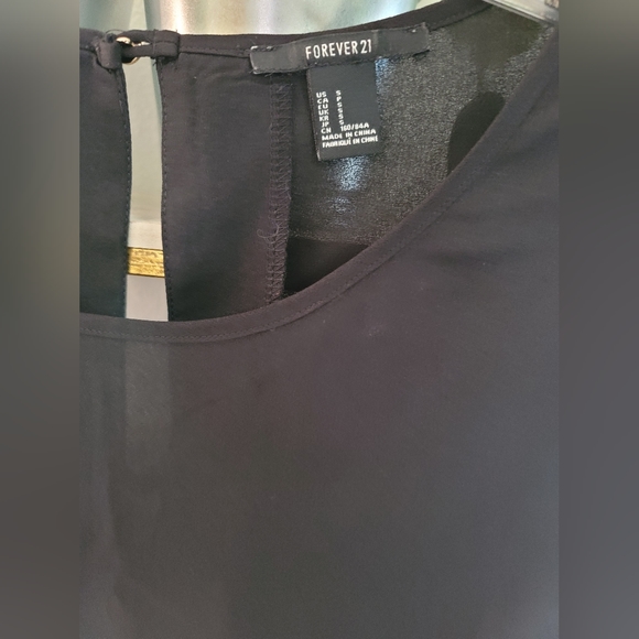 Forever 21 Black Chiffon Sleeveless Top with metal button detail Size Small - Picture 3 of 9